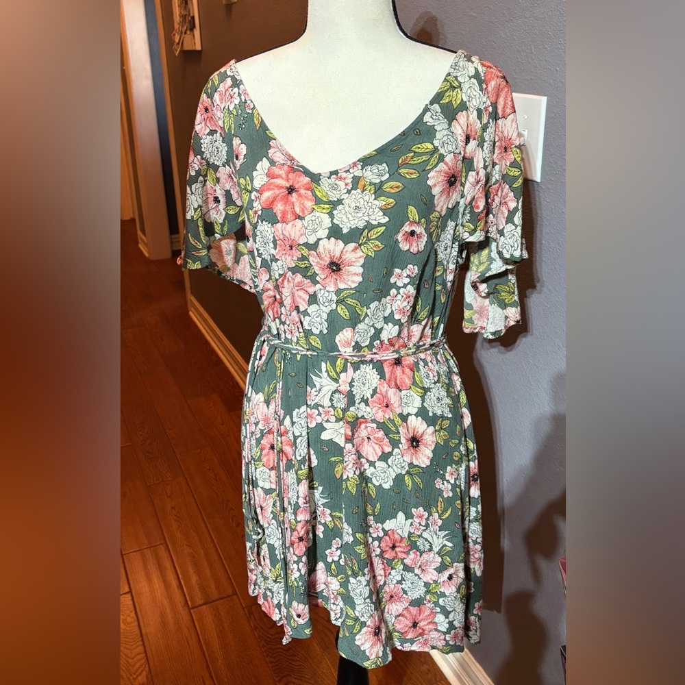 Gently used dress. Size medium
Great condition